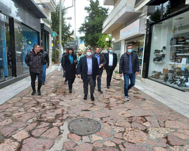 Βόλτα στην πλατεία Βόλτα στην πλατεία